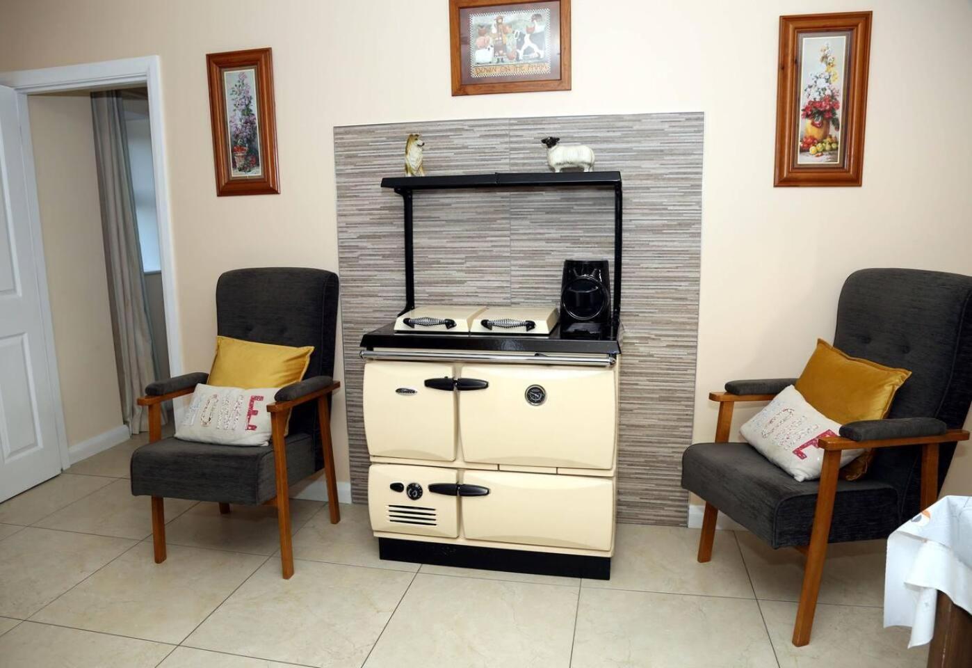 Near Newtownstewart 3 Bedrooms * Ома
